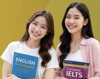 นักเรียนถือหนังสือภาษาอังกฤษ